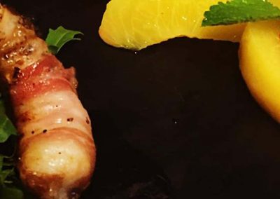 Gamberi al Lardo con Macedonia di Frutta