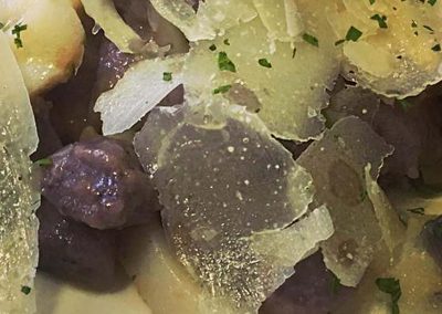 Gnocchi viola con agretti,seppie e pecorino
